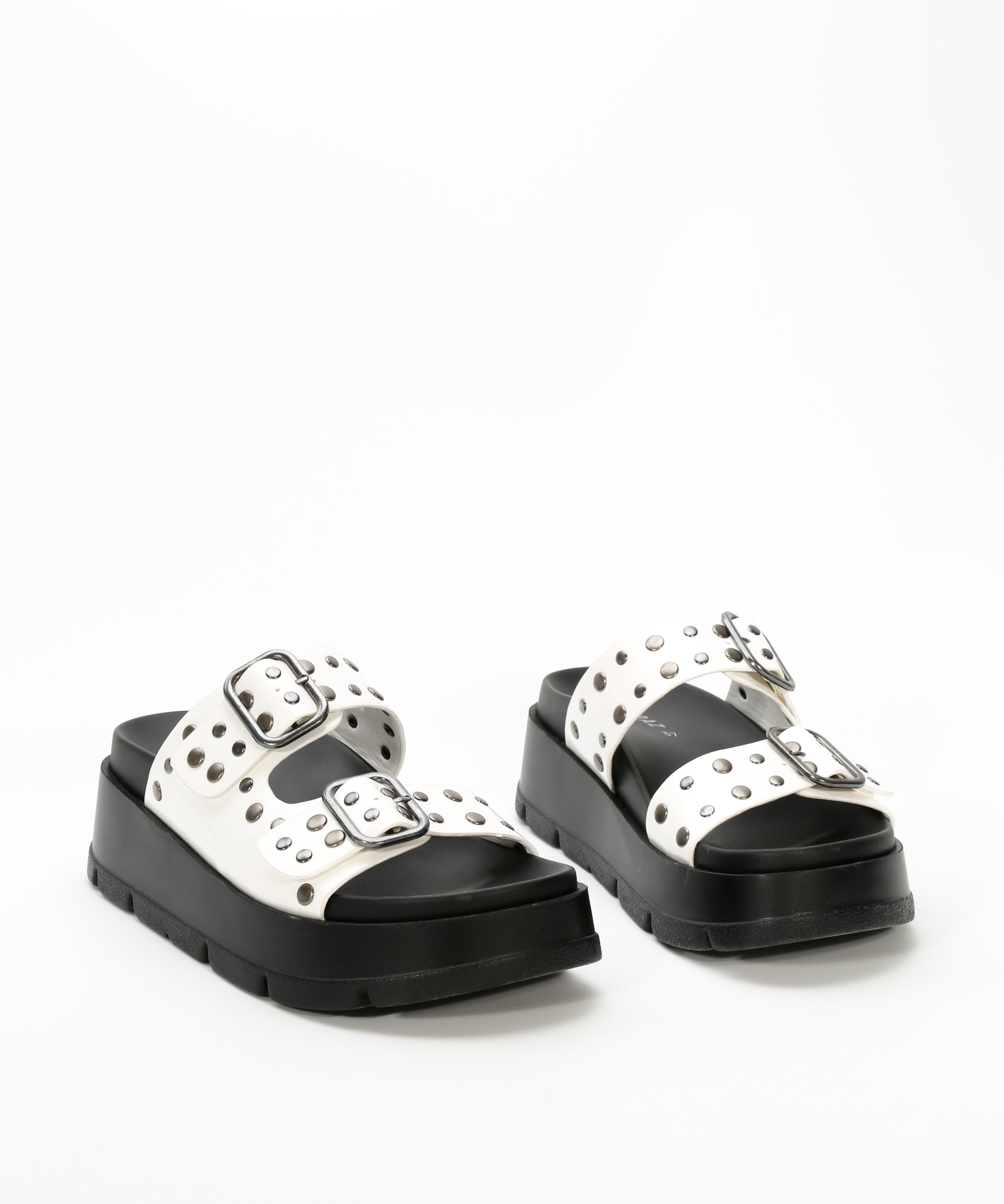 Sandalia plataforma tachas image number null